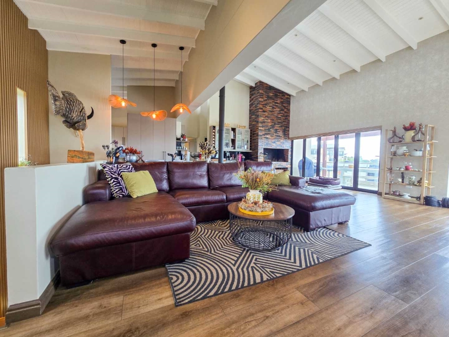 5 Bedroom Property for Sale in Stilbaai Oos Western Cape